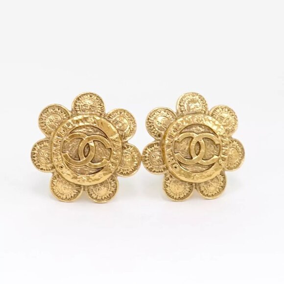 CHANEL CC Logos Paris Flower Clip-On Earrings Gold Tone 28 Auth #11423 - Picture 1 of 15